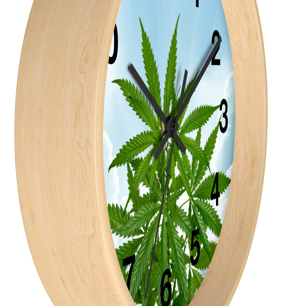 Cannabis Tra Le Nuvole Wall clock